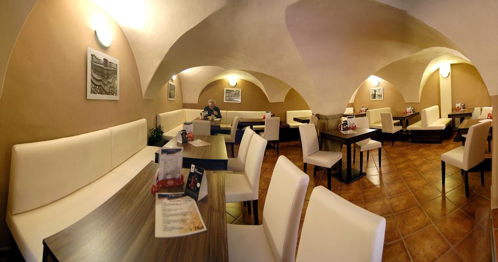 Fontana Pizzeria - Pension Ceske Budejovice Luaran gambar