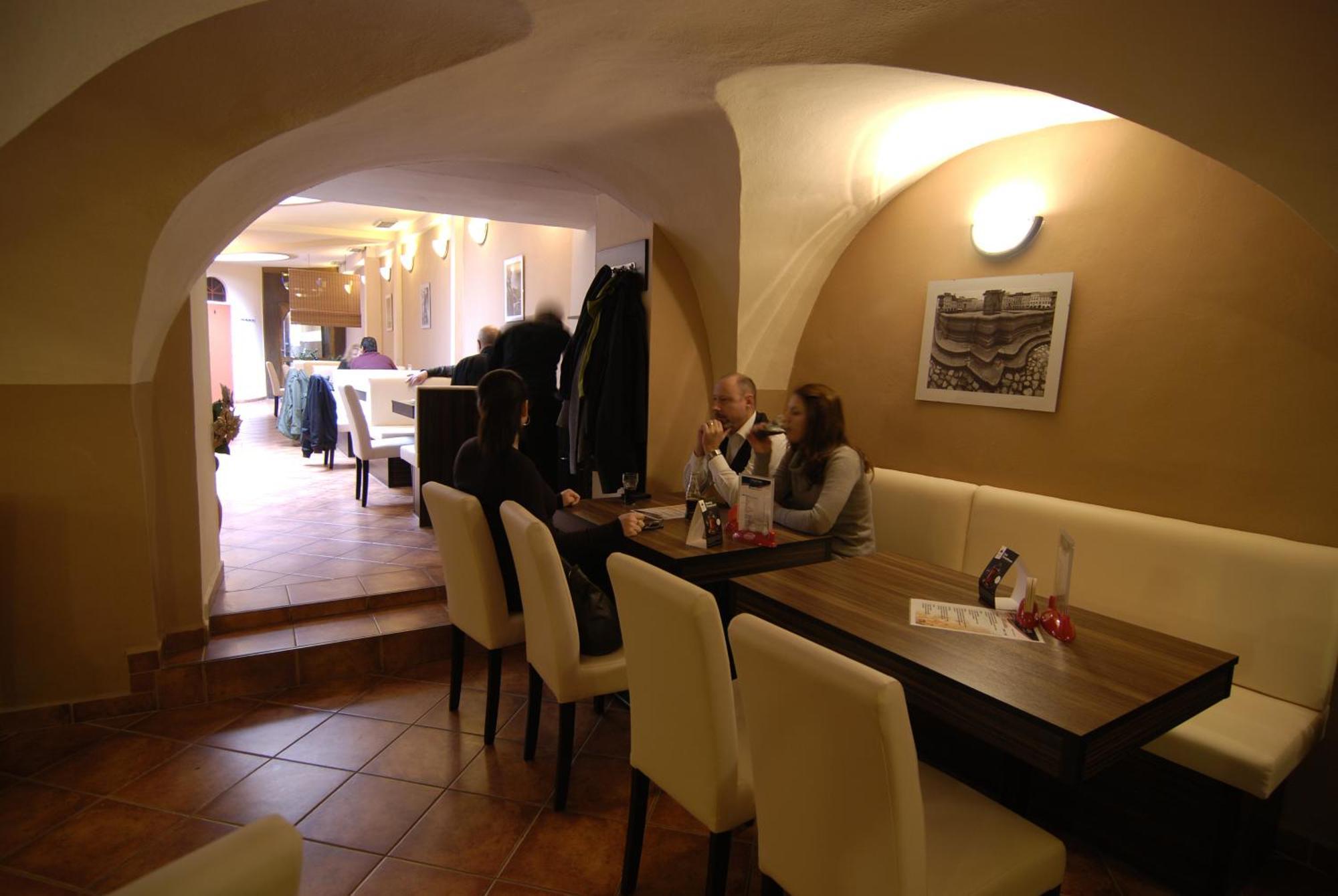 Fontana Pizzeria - Pension Ceske Budejovice Luaran gambar